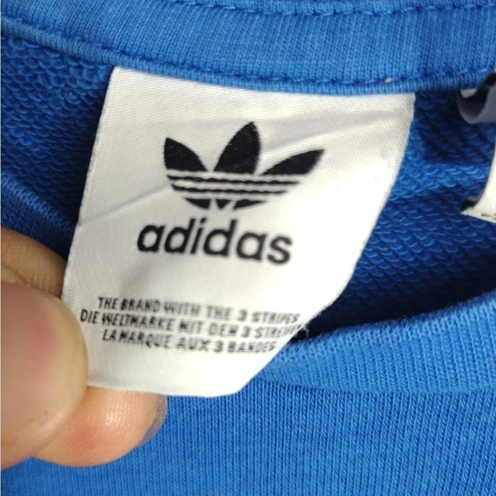 Adidas  kids  Blue Sweater size 15/16 xl youth pre Owned Exellent condition